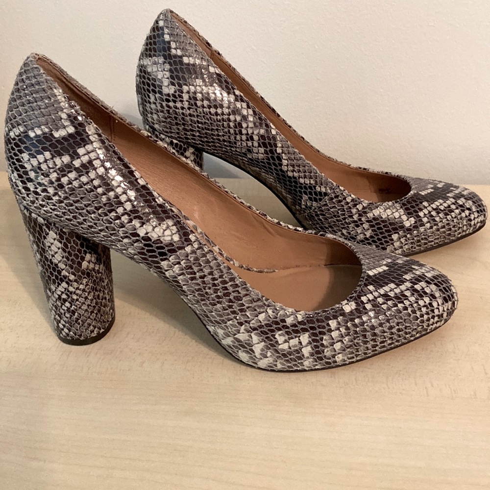 Banana Republic snake print heel